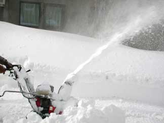 そろそろ２０年の実家の除雪機